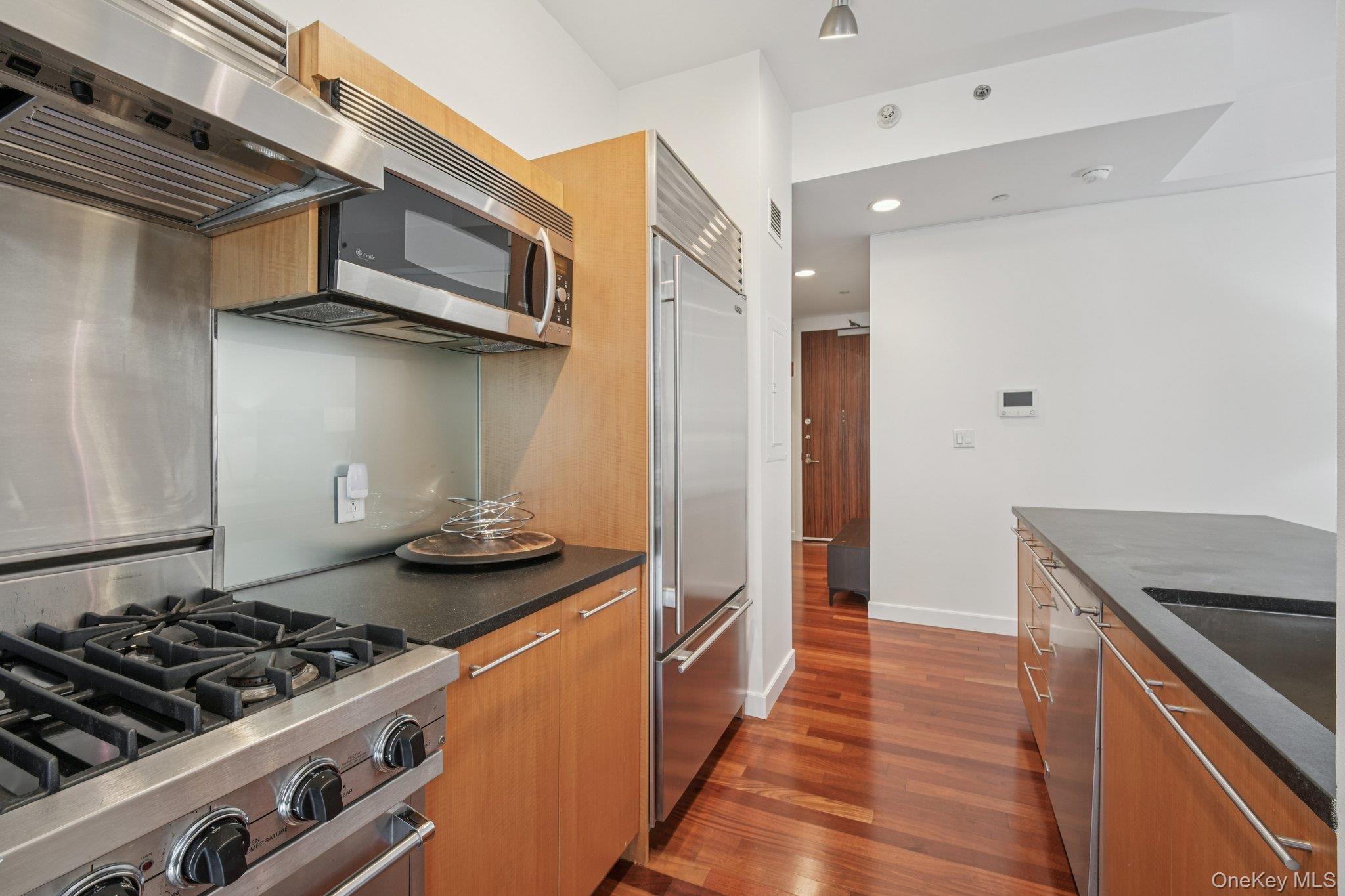 25 City Place Unit: 4B