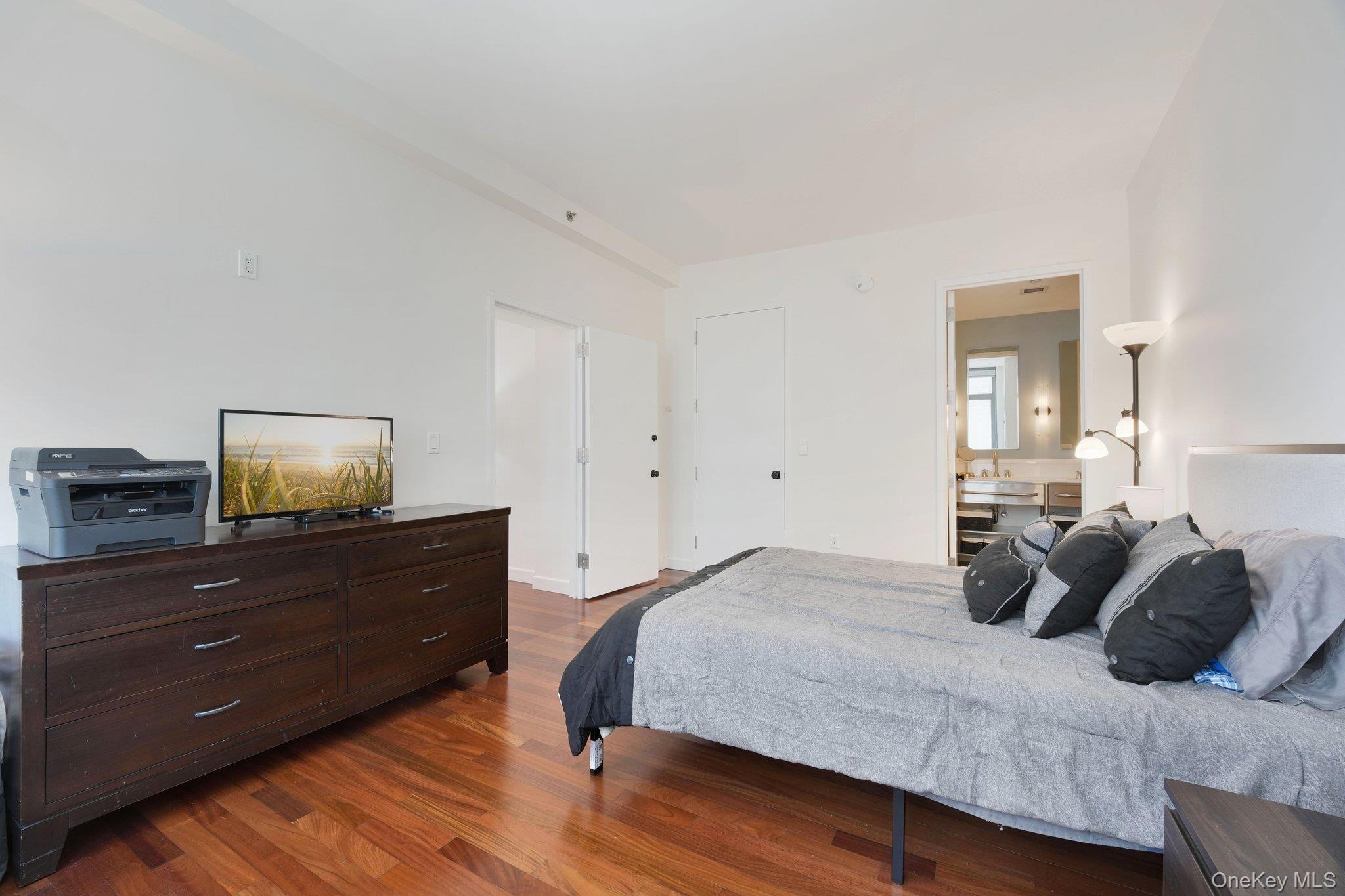 25 City Place Unit: 4B