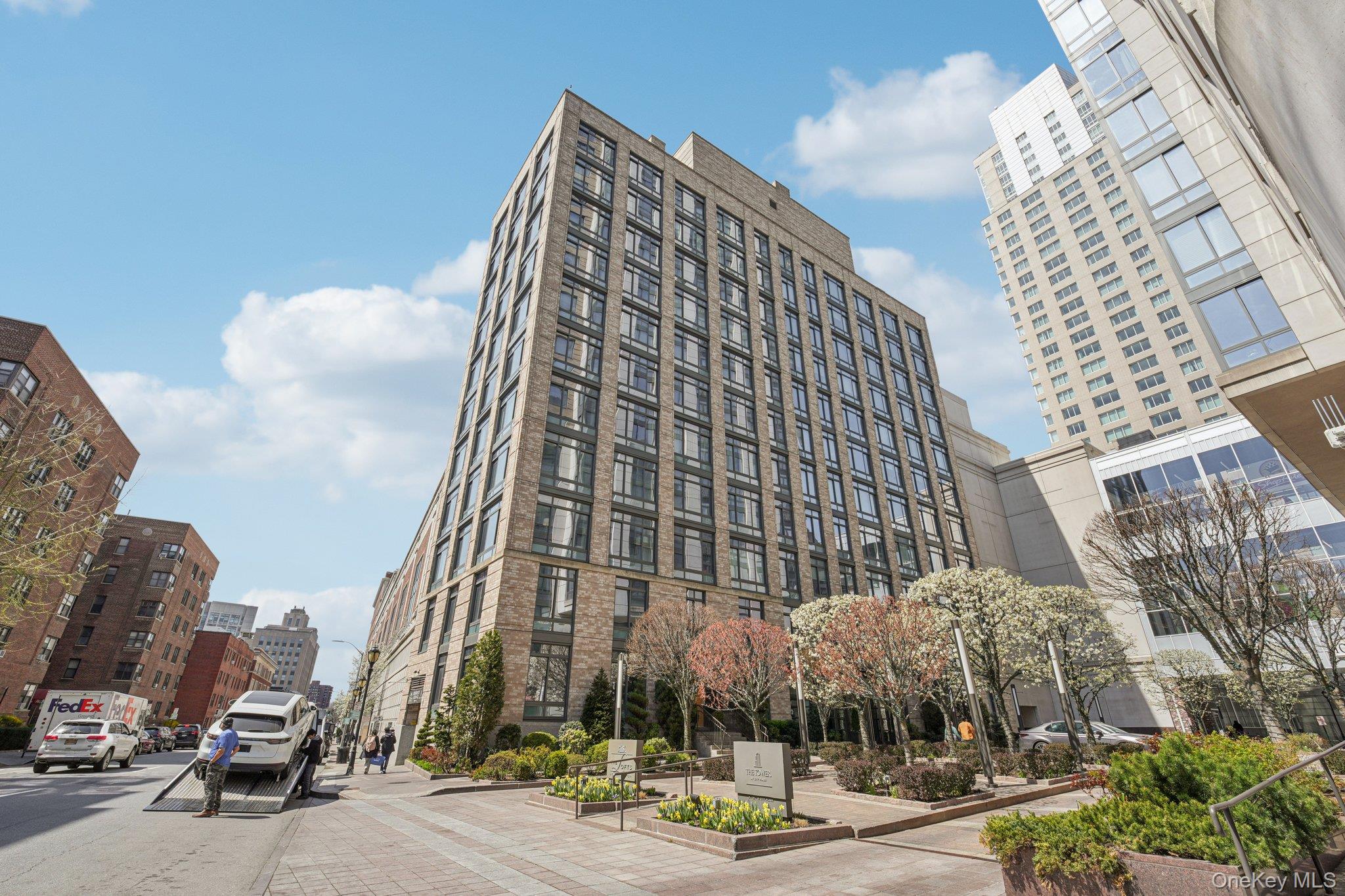 25 City Place Unit: 4B