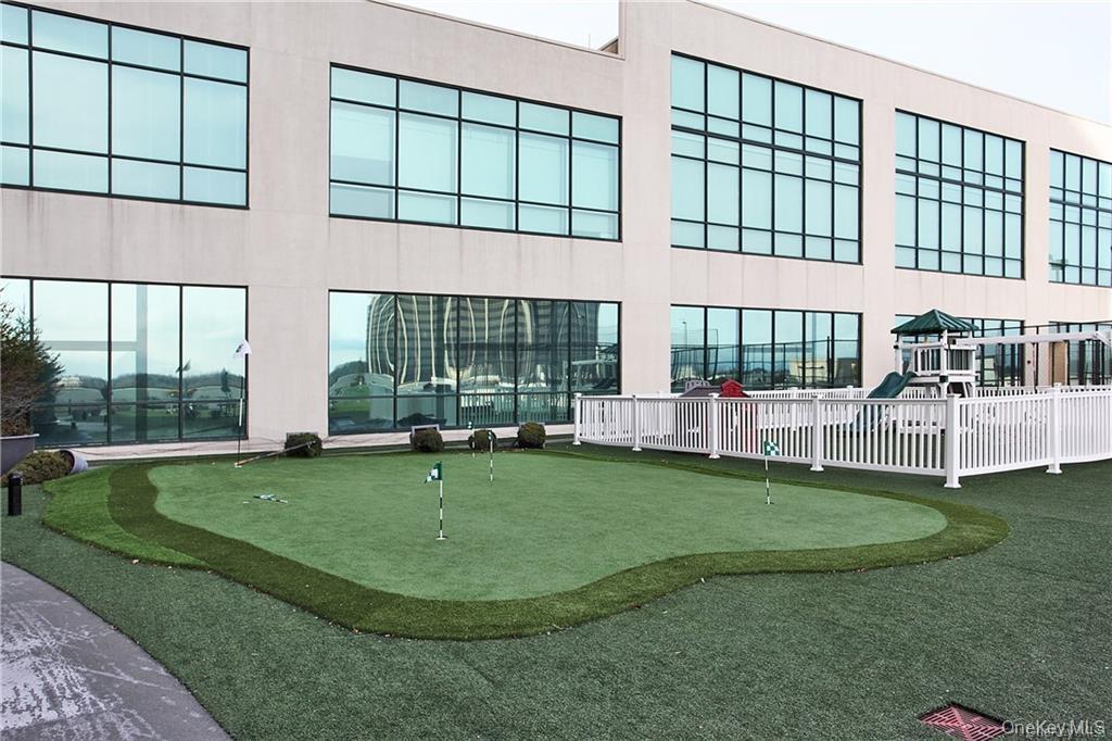25 City Place Unit: 4B