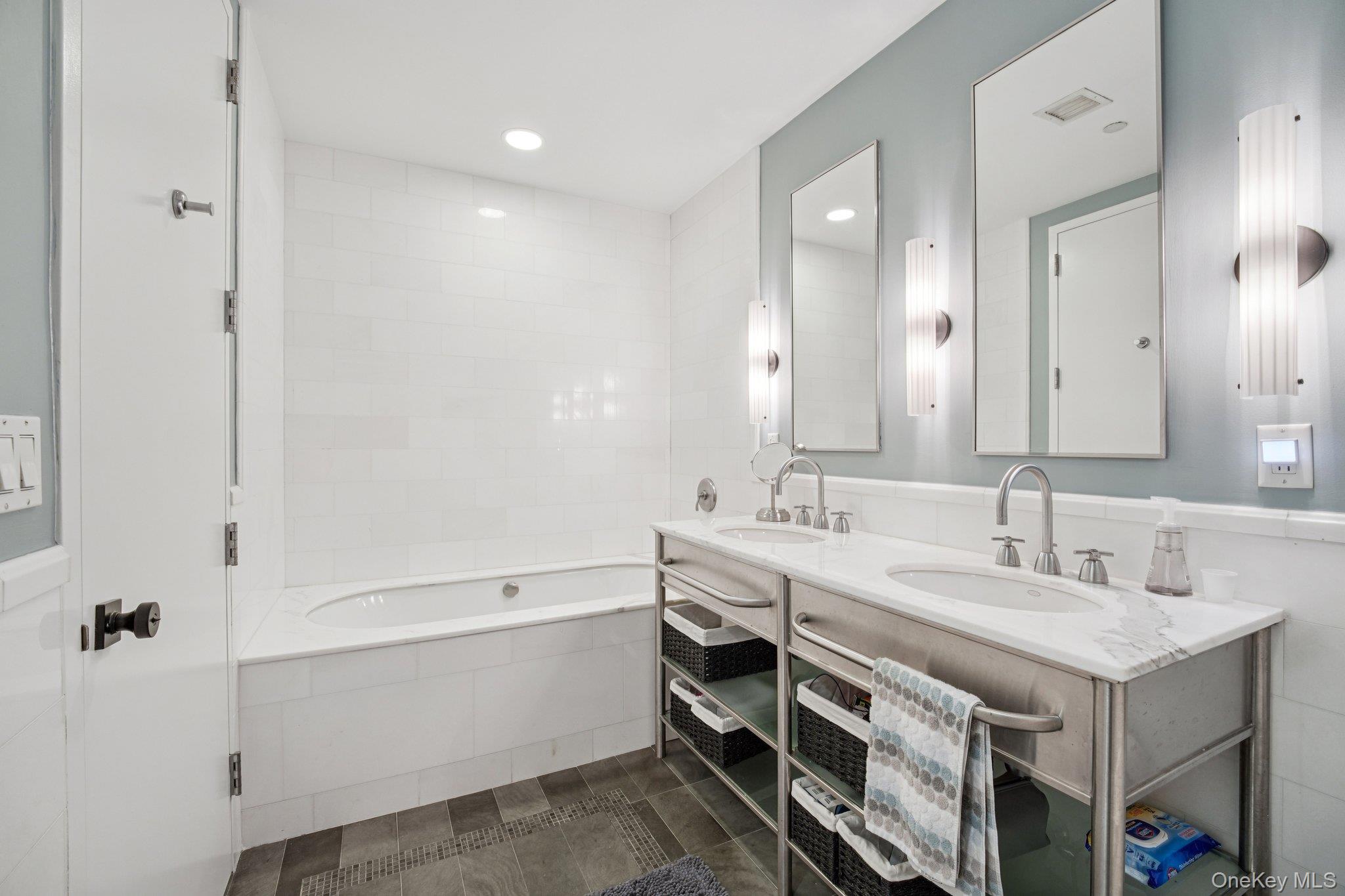 25 City Place Unit: 4B