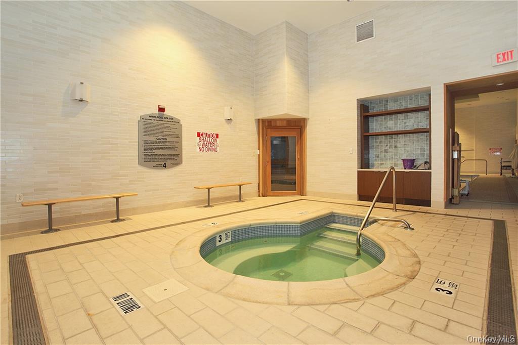 25 City Place Unit: 4B