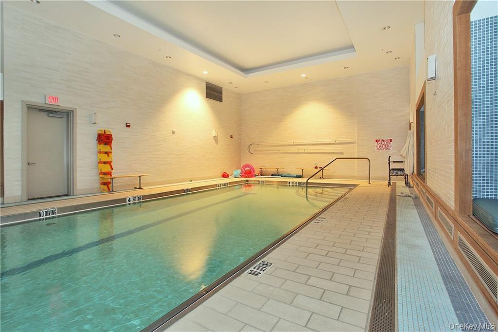 25 City Place Unit: 4B