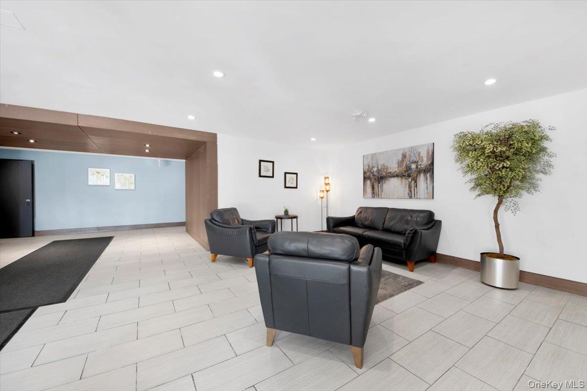 505 Central Avenue Unit: 725