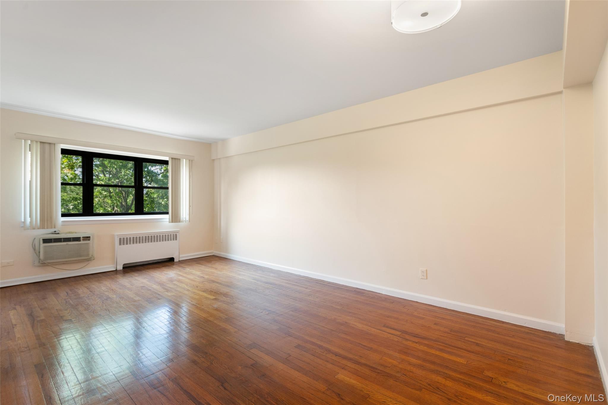 1910 Pelham Parkway S Unit: 5C
