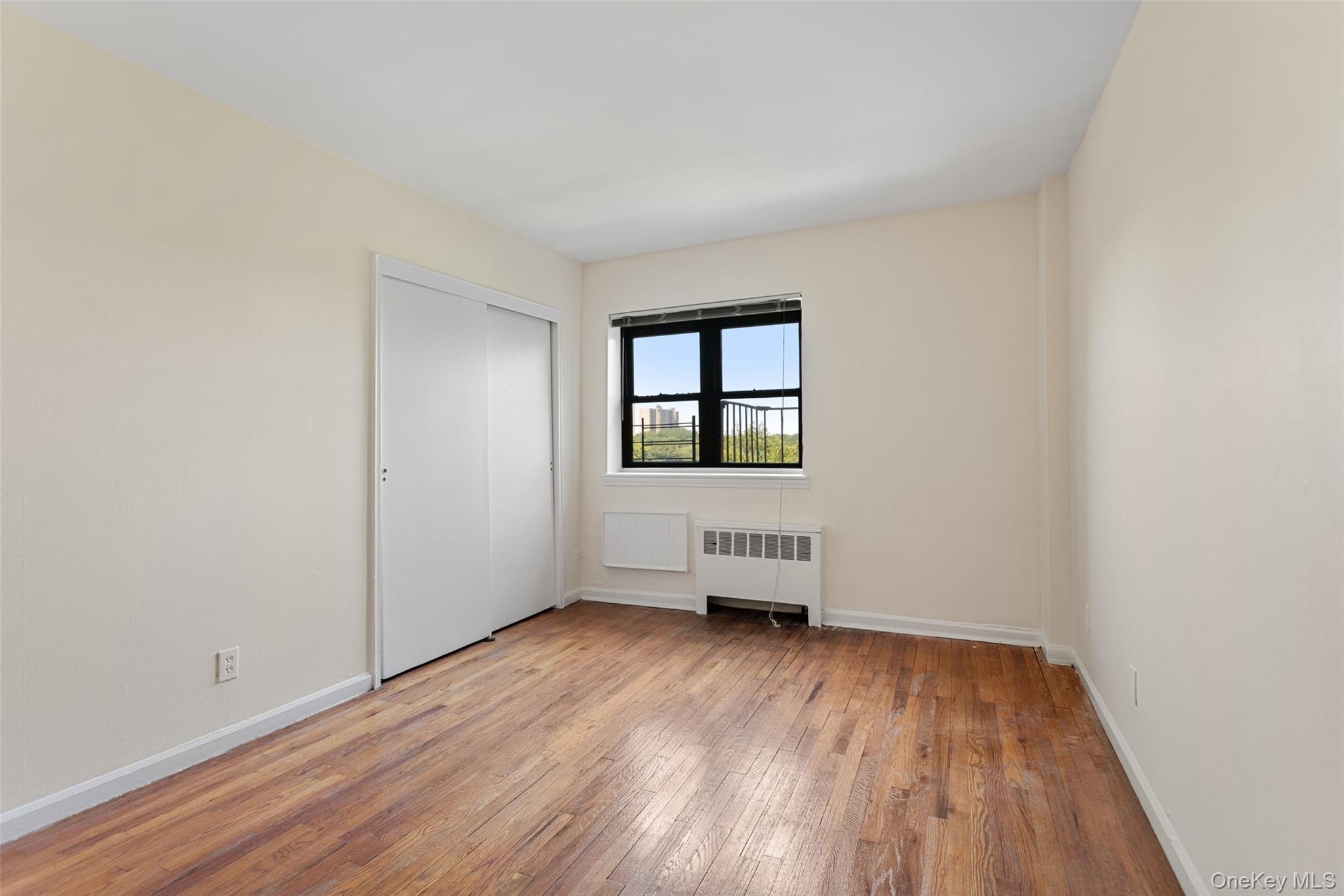1910 Pelham Parkway S Unit: 5C