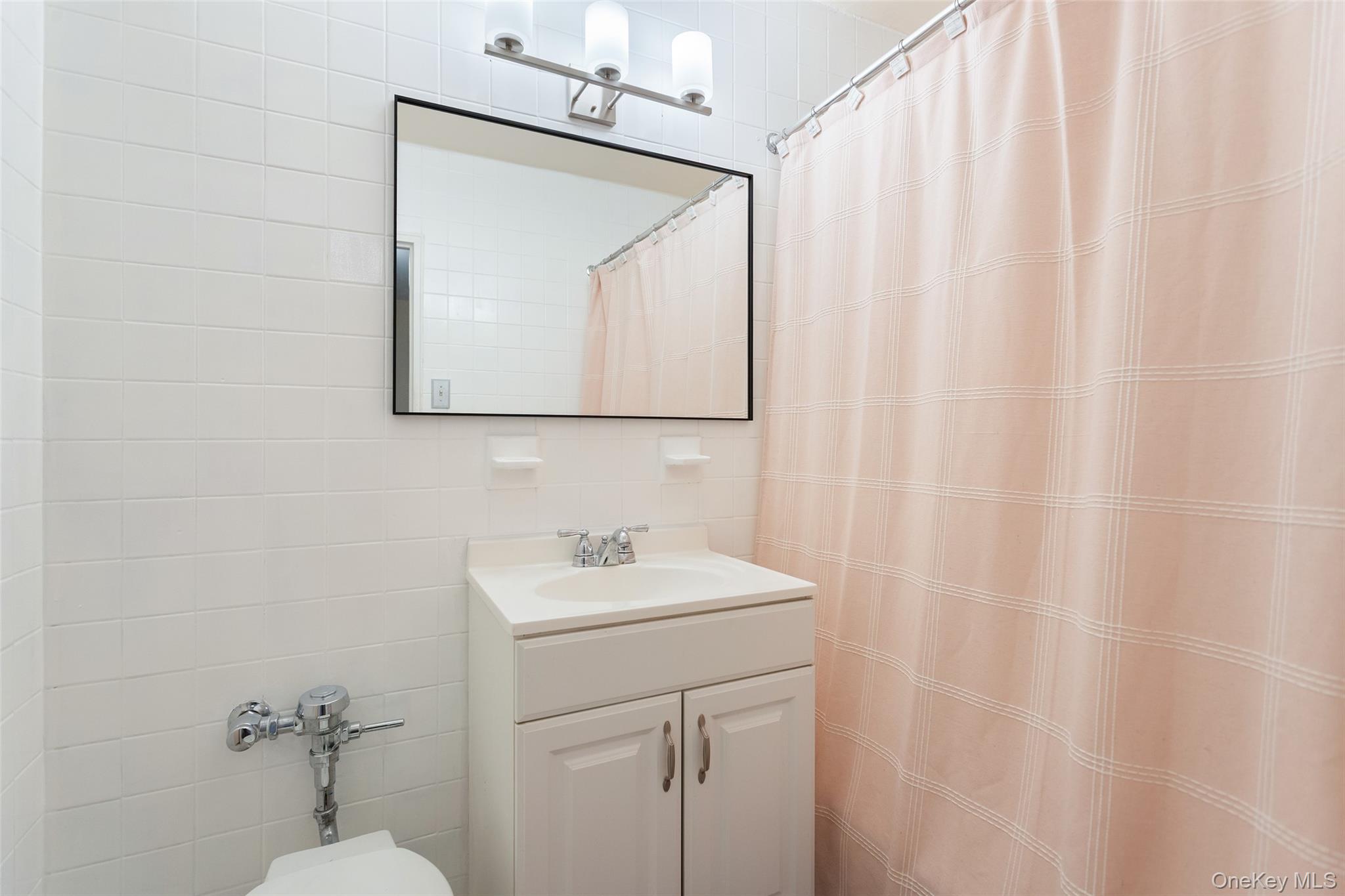 1910 Pelham Parkway S Unit: 5C