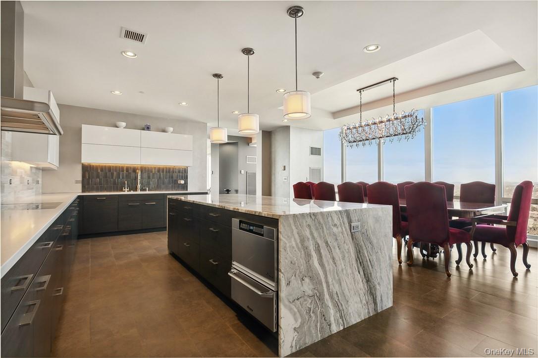 5 Renaissance Square Unit: PH40C