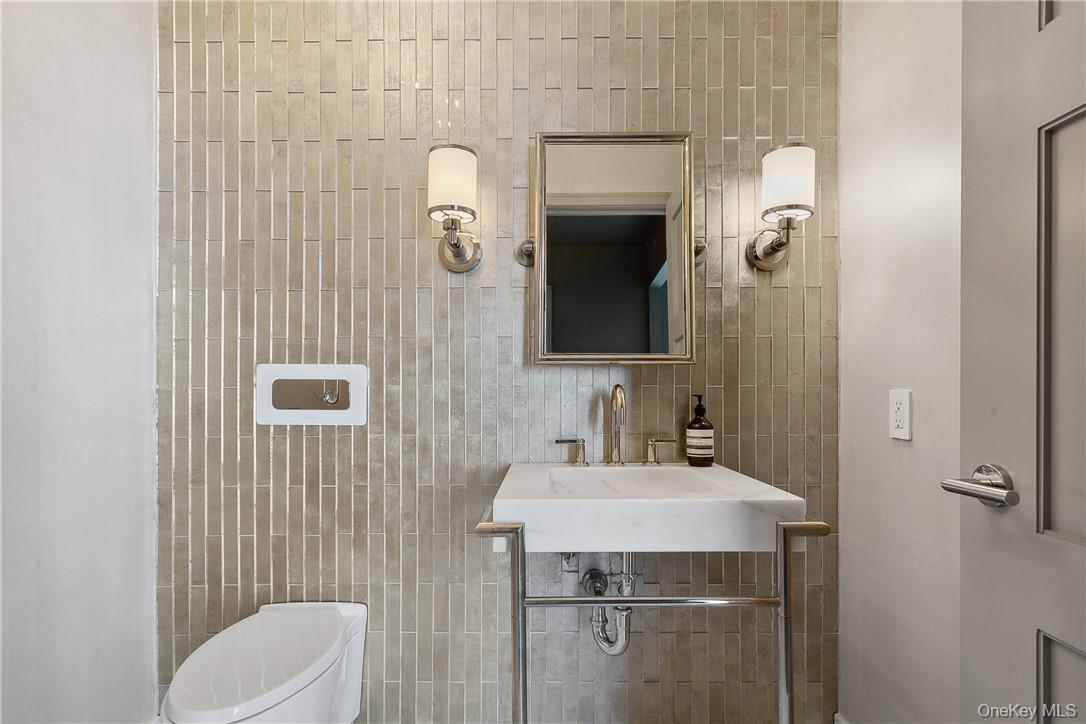 5 Renaissance Square Unit: PH40C