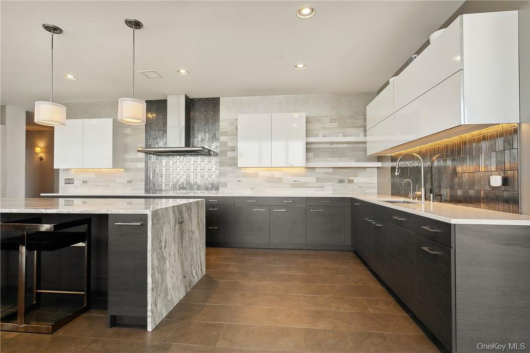 5 Renaissance Square Unit: PH40C