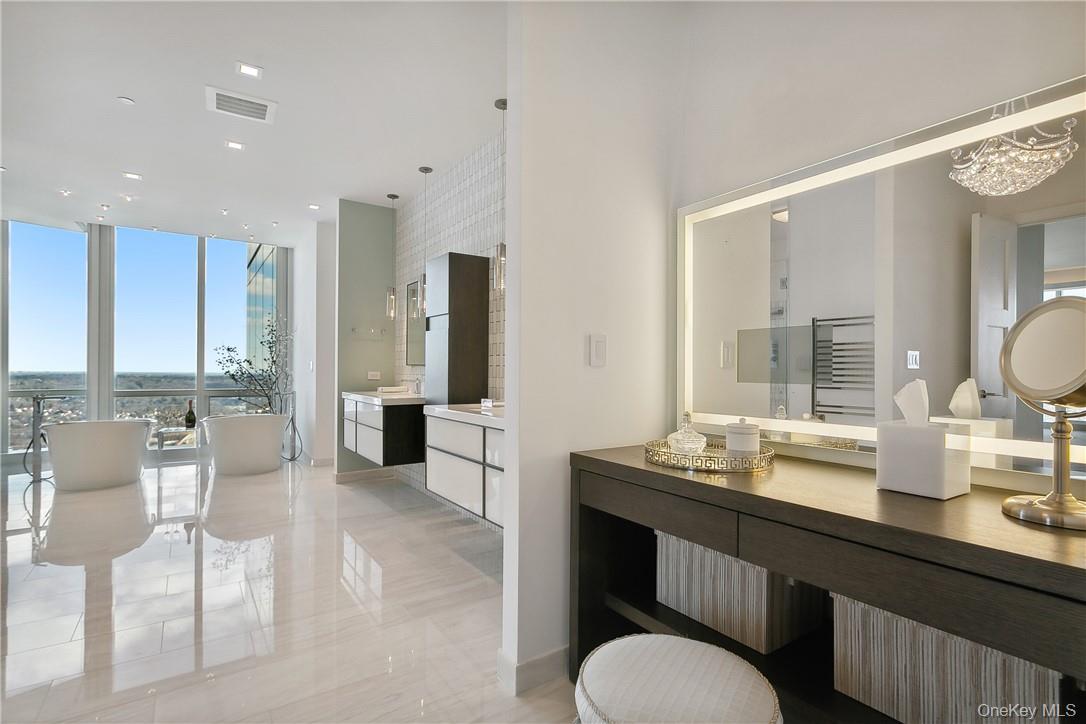 5 Renaissance Square Unit: PH40C