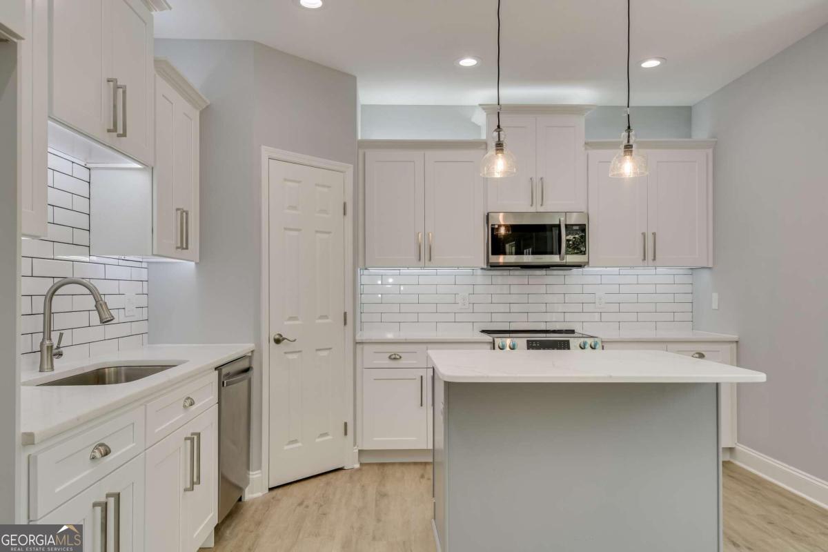 2604 Meadowbrook Drive
