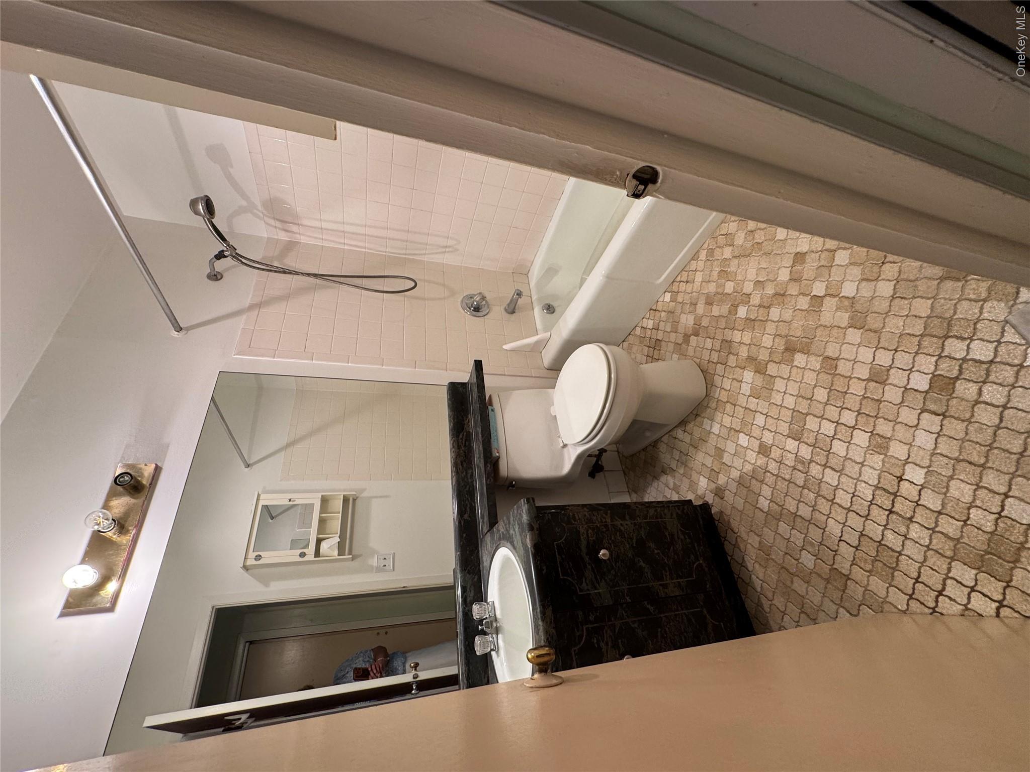 60 Coachlight Square Unit: 60