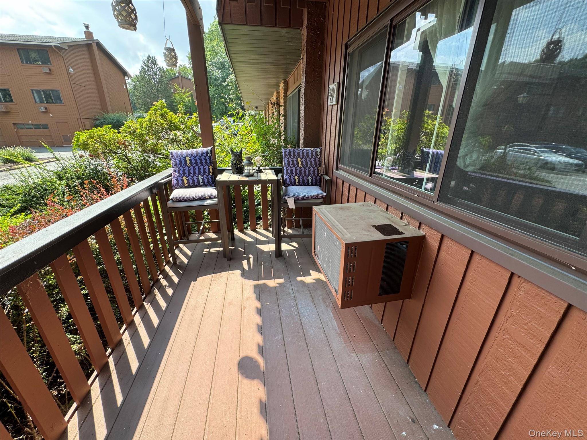 60 Coachlight Square Unit: 60
