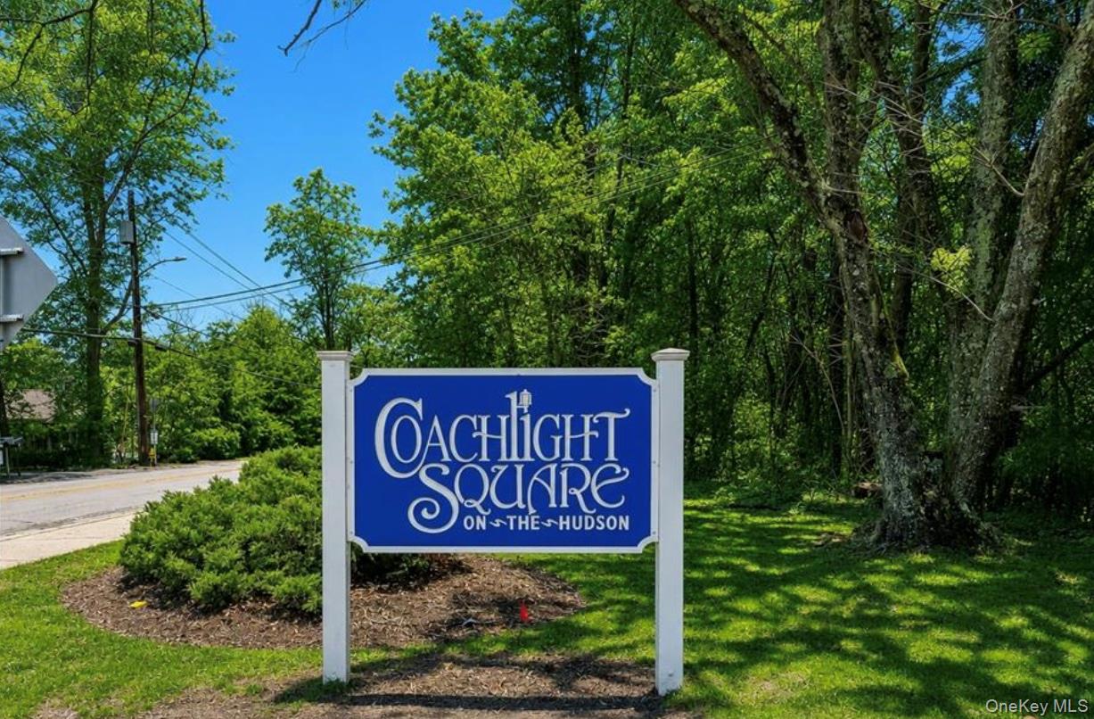 60 Coachlight Square Unit: 60
