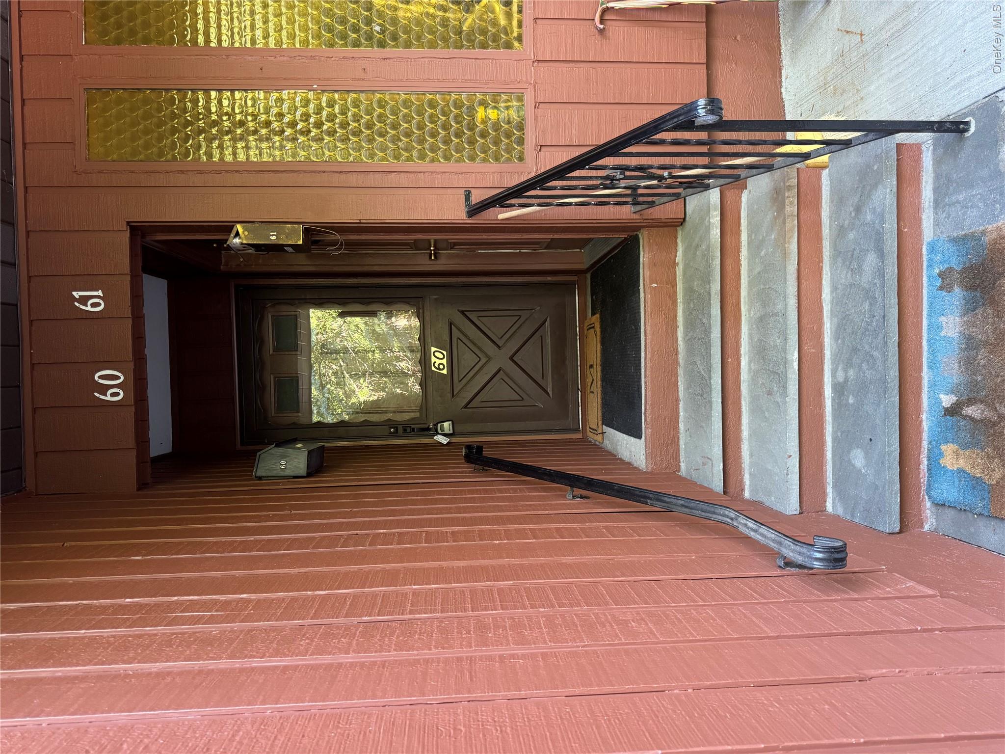 60 Coachlight Square Unit: 60