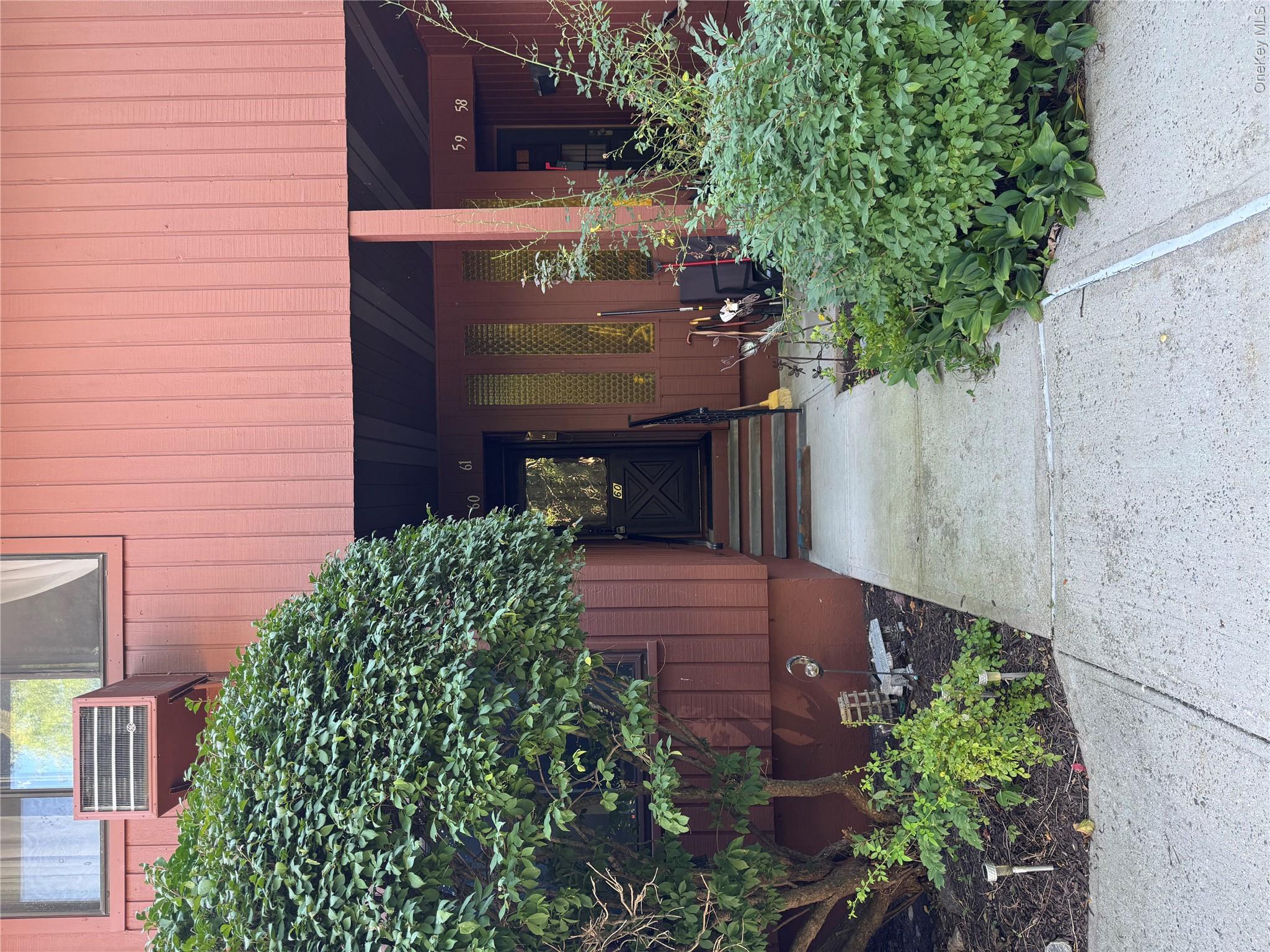 60 Coachlight Square Unit: 60