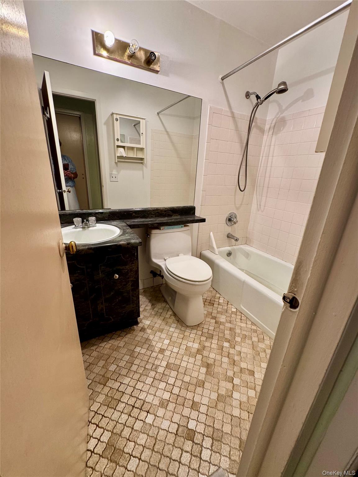 60 Coachlight Square Unit: 60