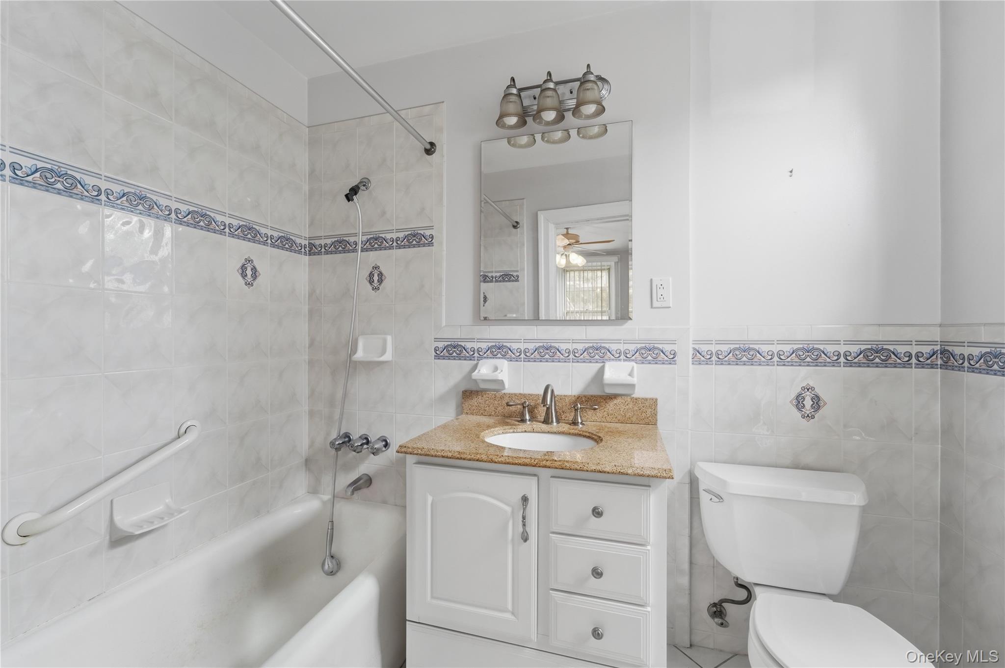 2 Park Lane Lane Unit: 4C