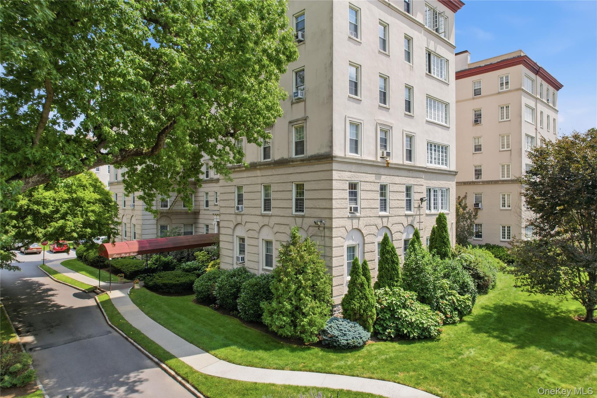2 Park Lane Lane Unit: 4C