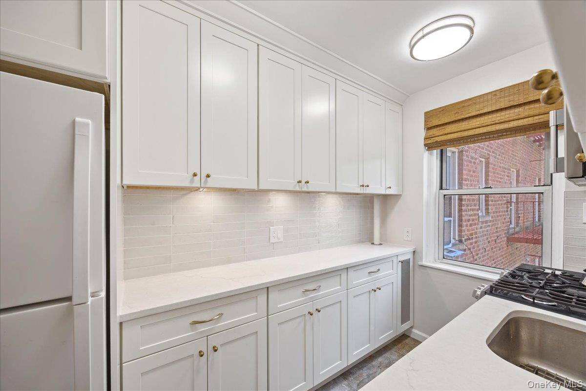 821 Bronx River Road Unit: 4D