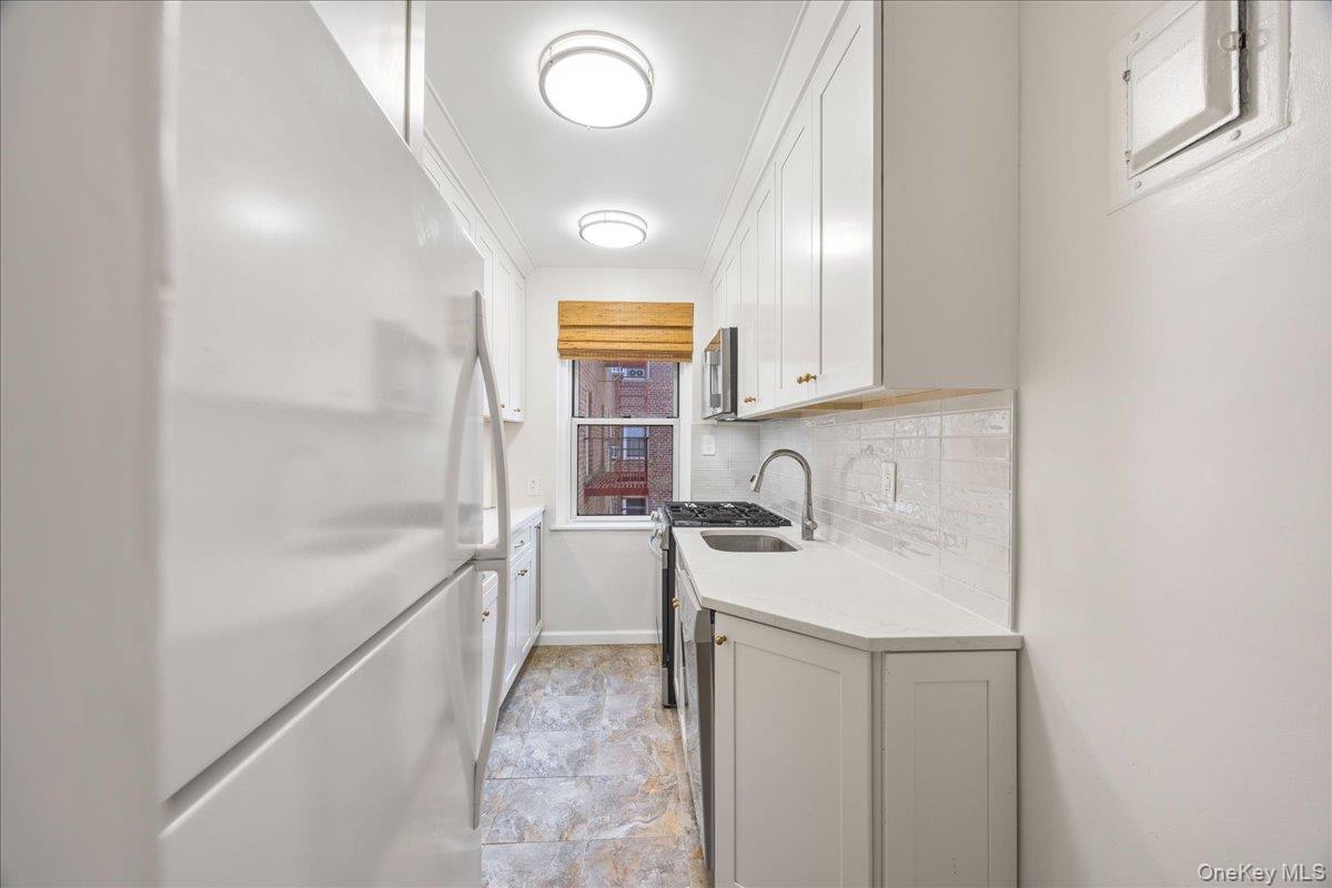 821 Bronx River Road Unit: 4D