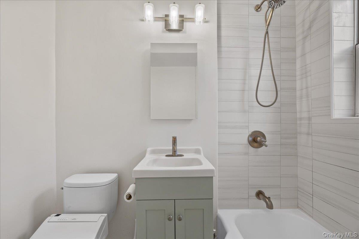 821 Bronx River Road Unit: 4D