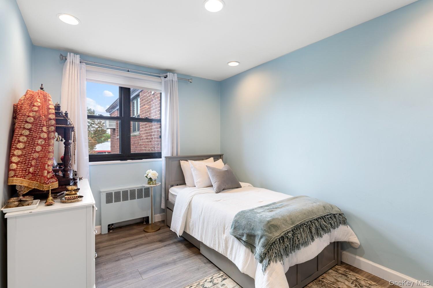 58 09 246th Crescent Unit: upper unit