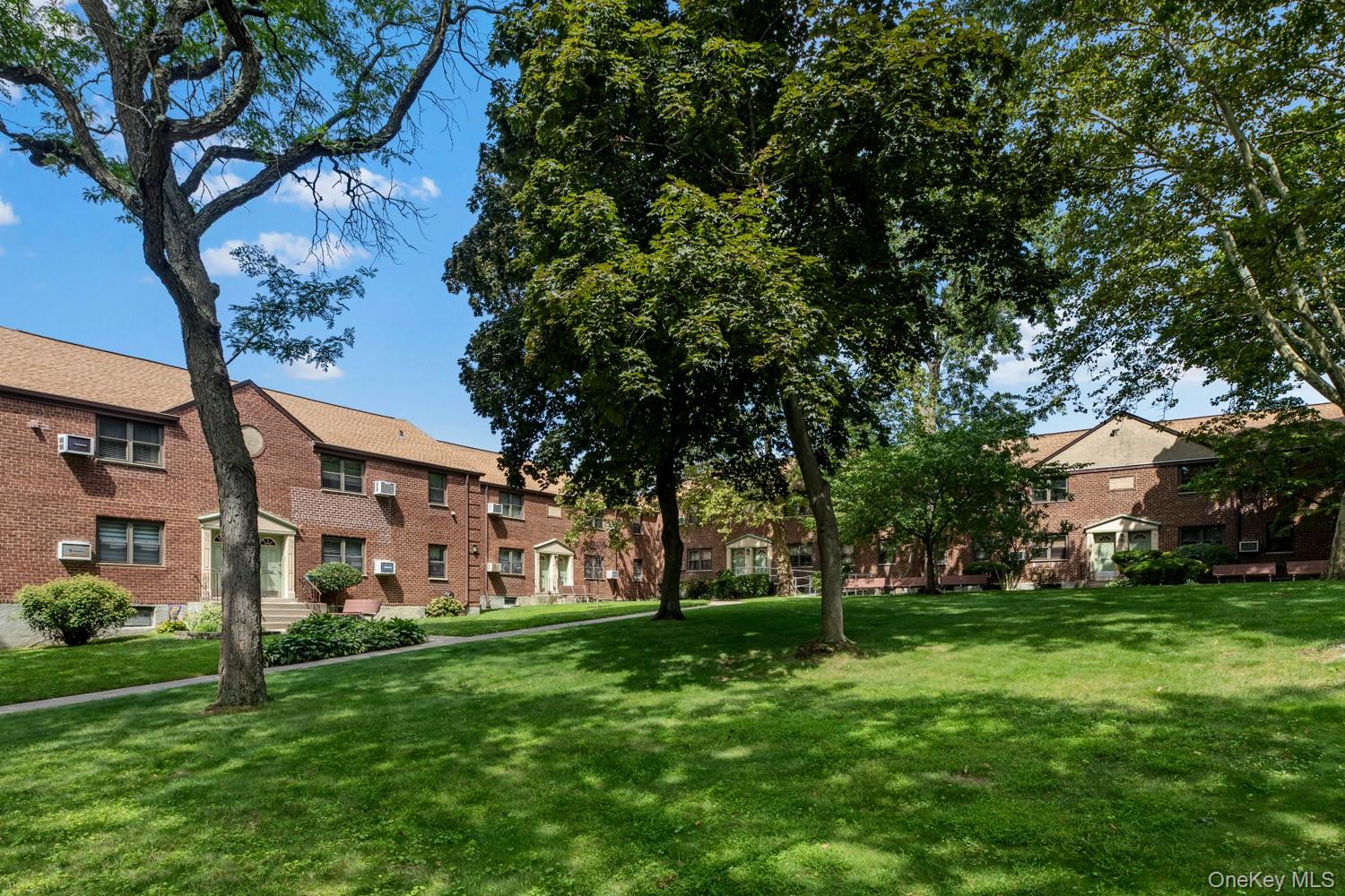 58 09 246th Crescent Unit: upper unit