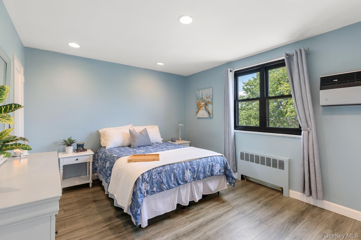 58 09 246th Crescent Unit: upper unit
