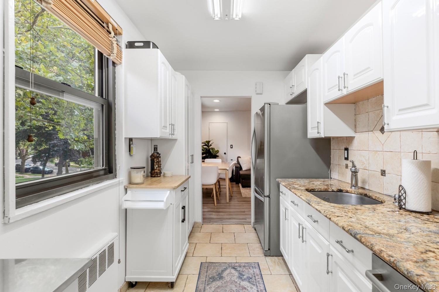 58 09 246th Crescent Unit: upper unit