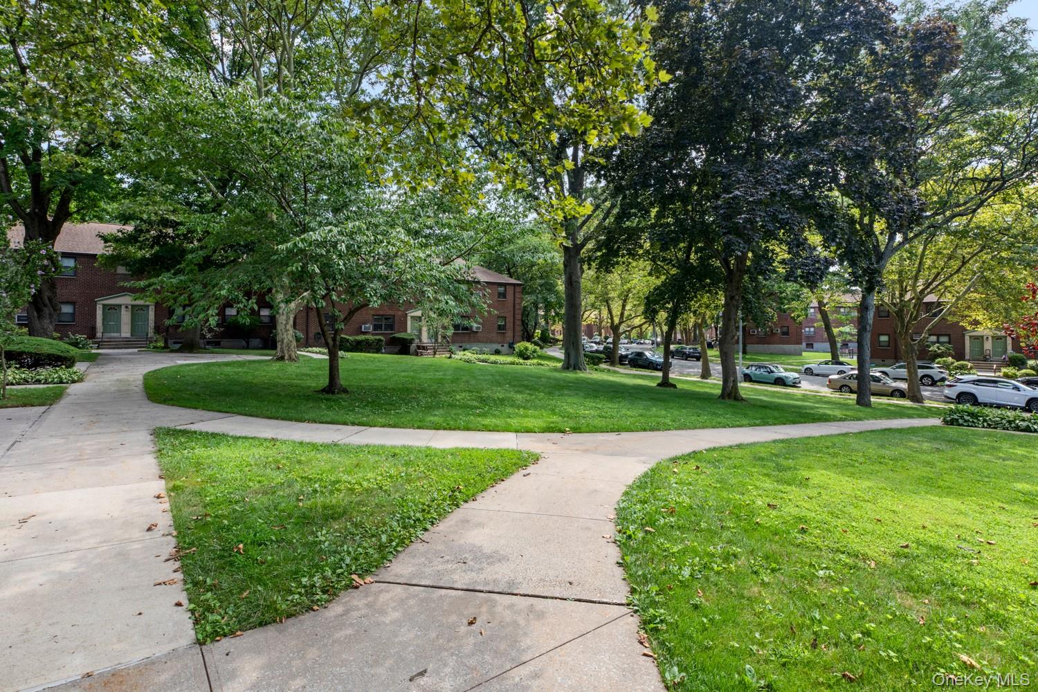 58 09 246th Crescent Unit: upper unit