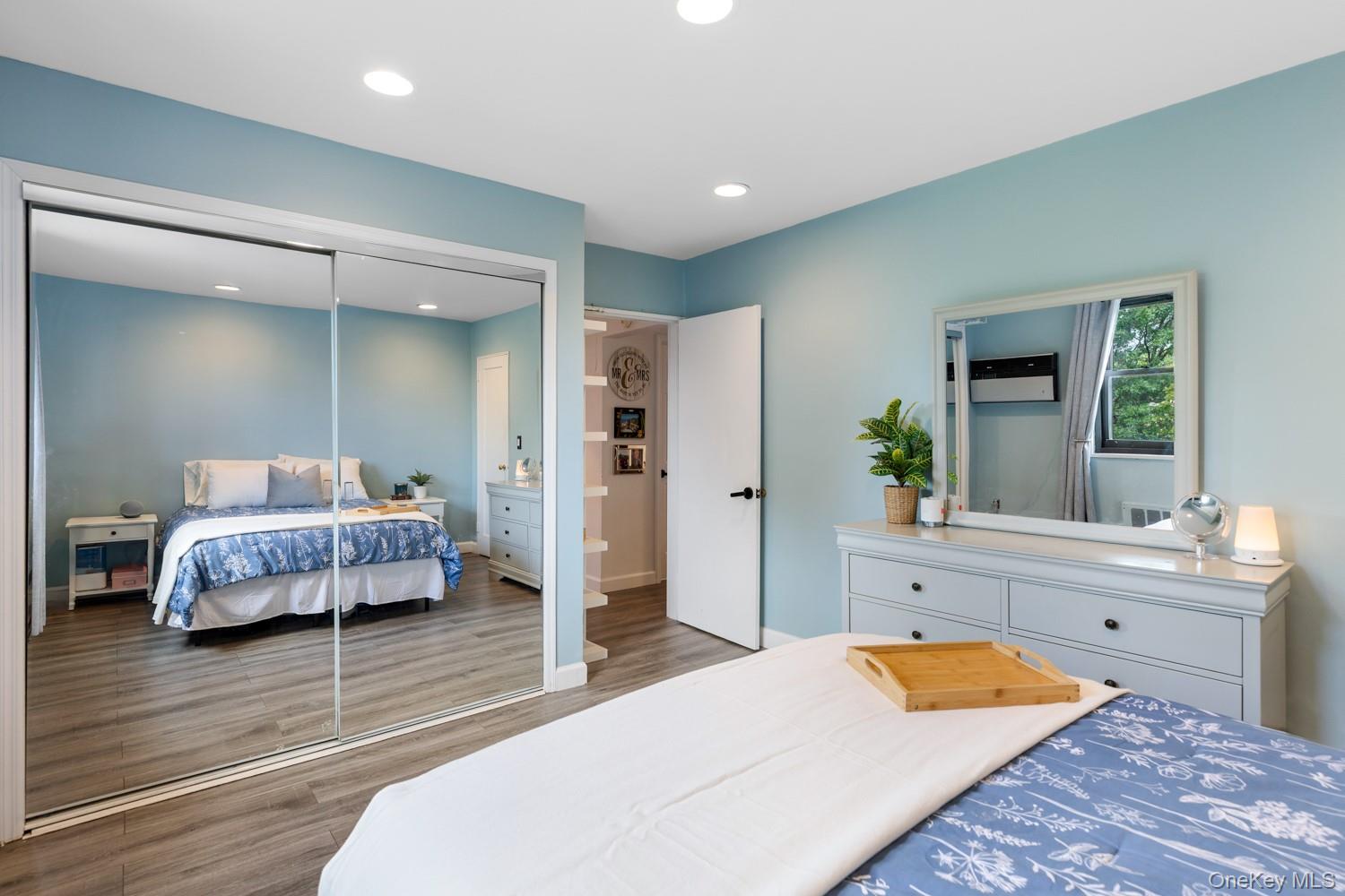58 09 246th Crescent Unit: upper unit