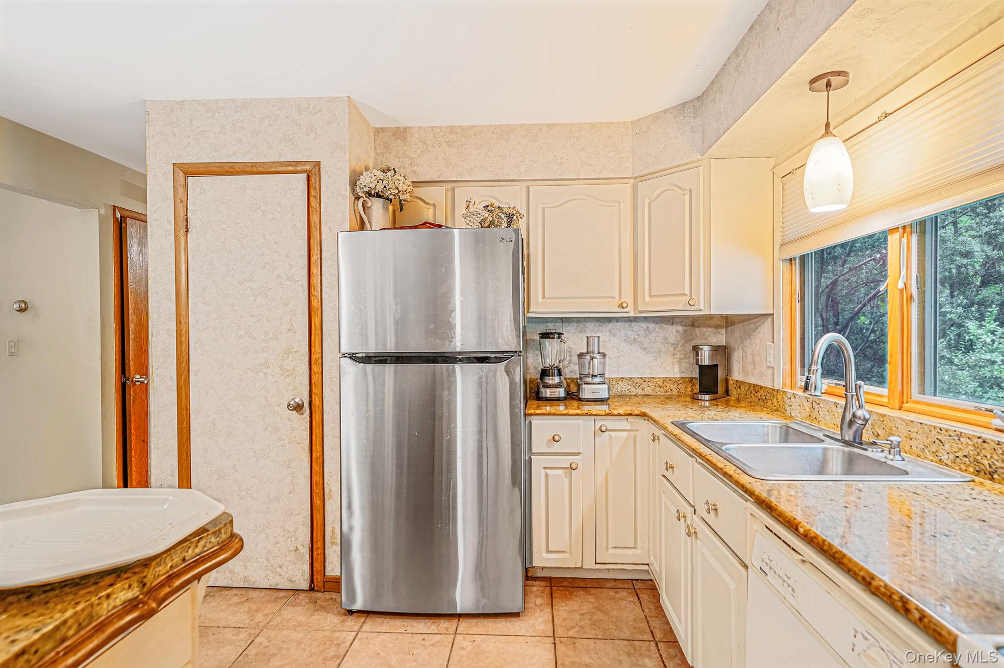 107 W Farm Drive