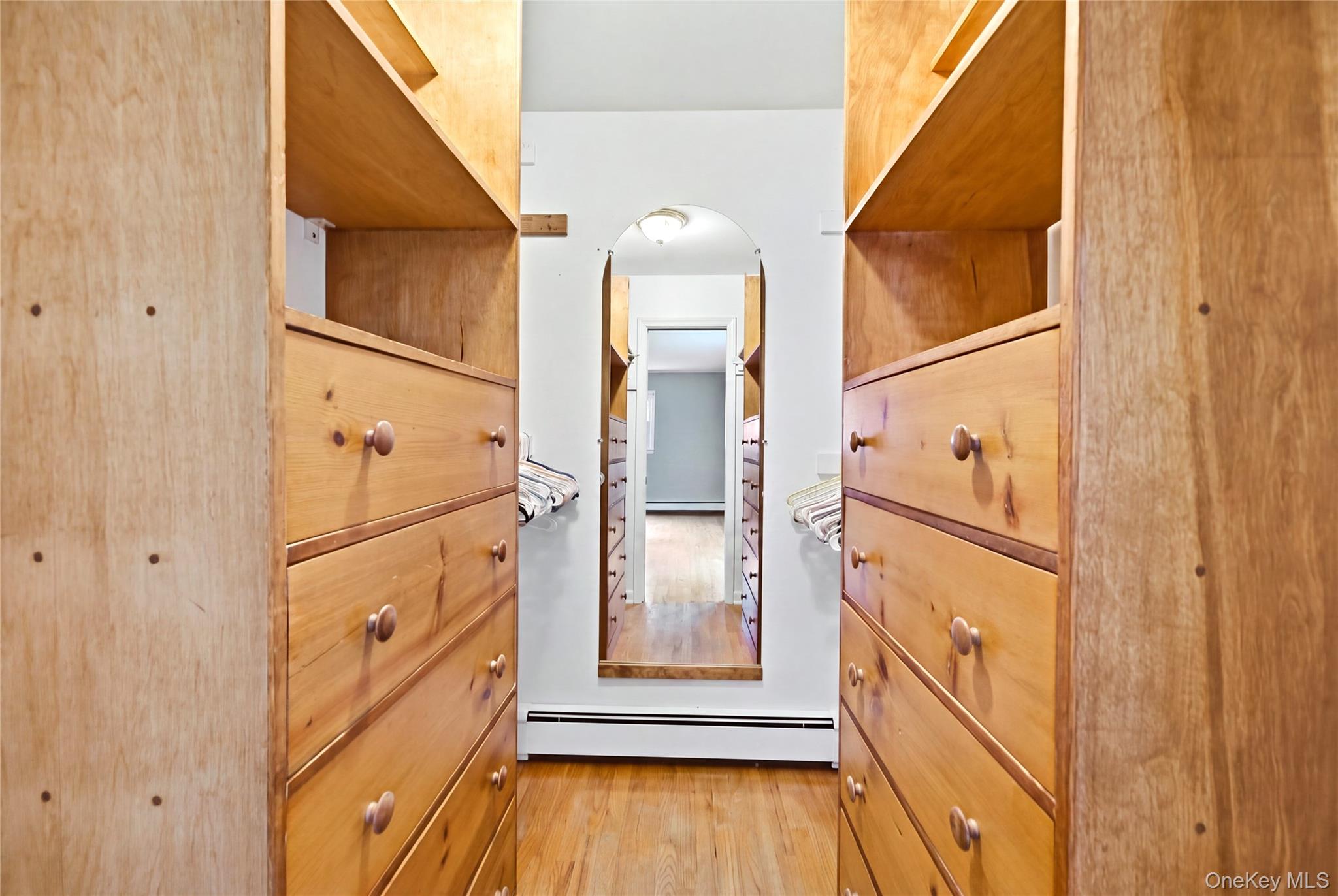 4 Honey Lane W