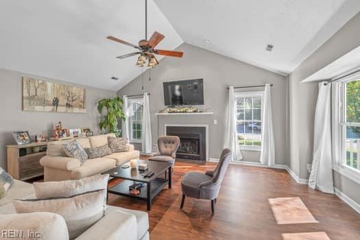 815 Lancaster LN