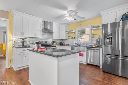 815 Lancaster LN