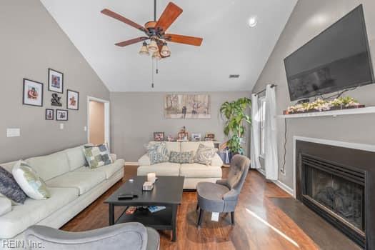 815 Lancaster LN