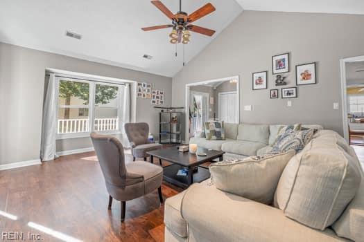 815 Lancaster LN