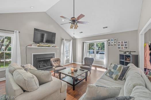 815 Lancaster LN