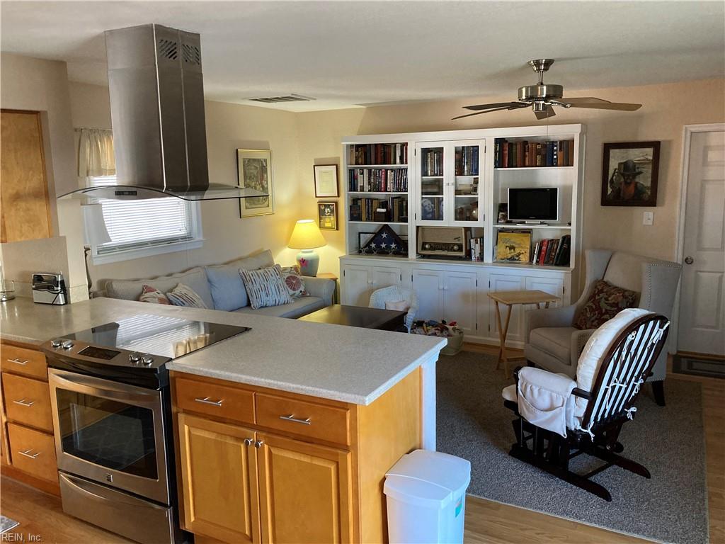 1301 Laurel Cove CIR