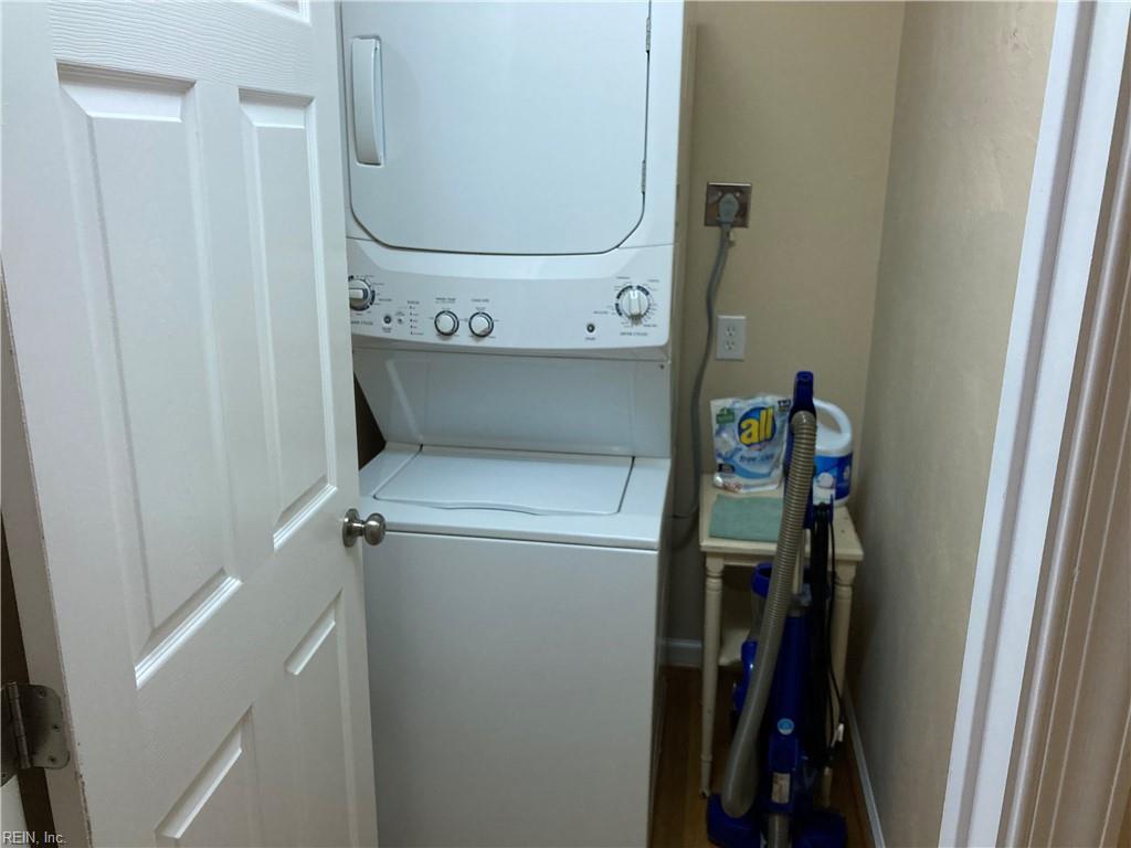 1301 Laurel Cove CIR