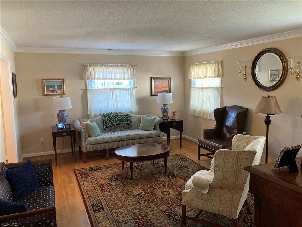 1301 Laurel Cove CIR