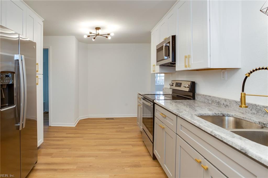 47 Ash AVE