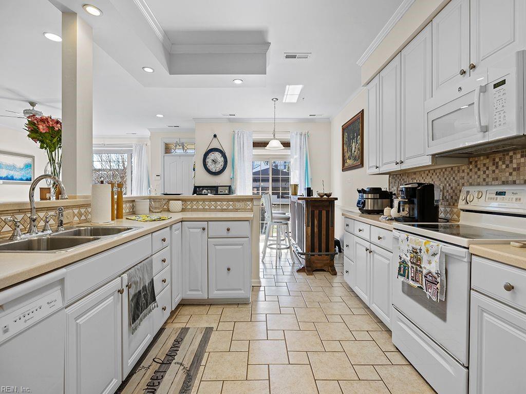 3207 Huntwick LN