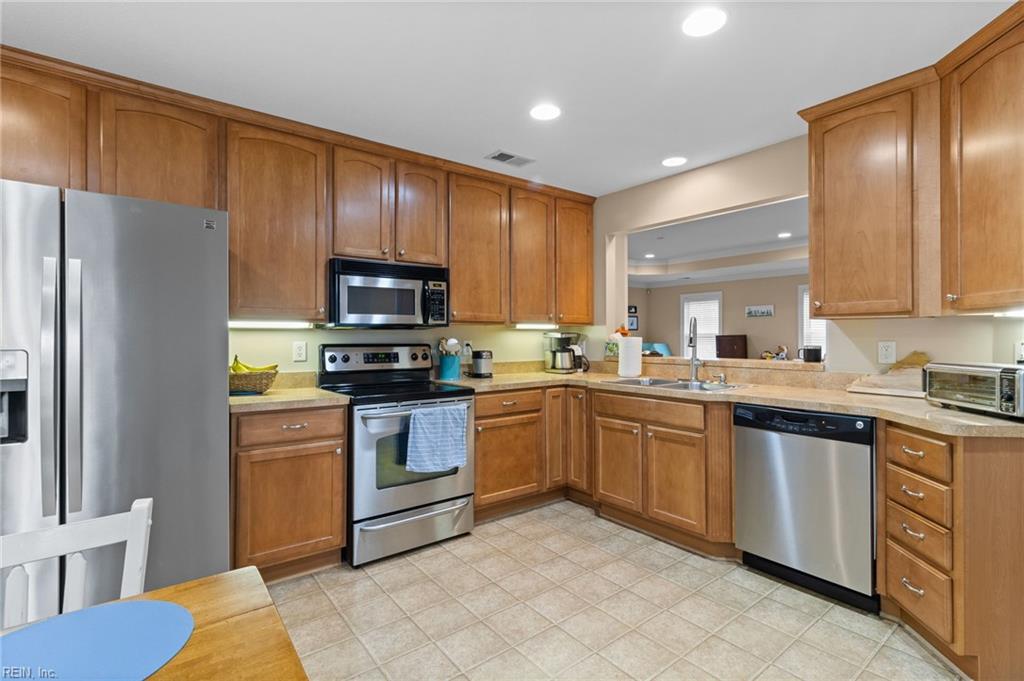 5585 Frog Pond LN