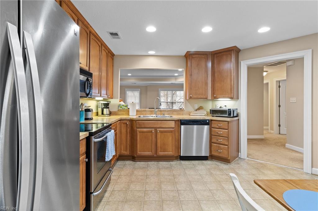 5585 Frog Pond LN