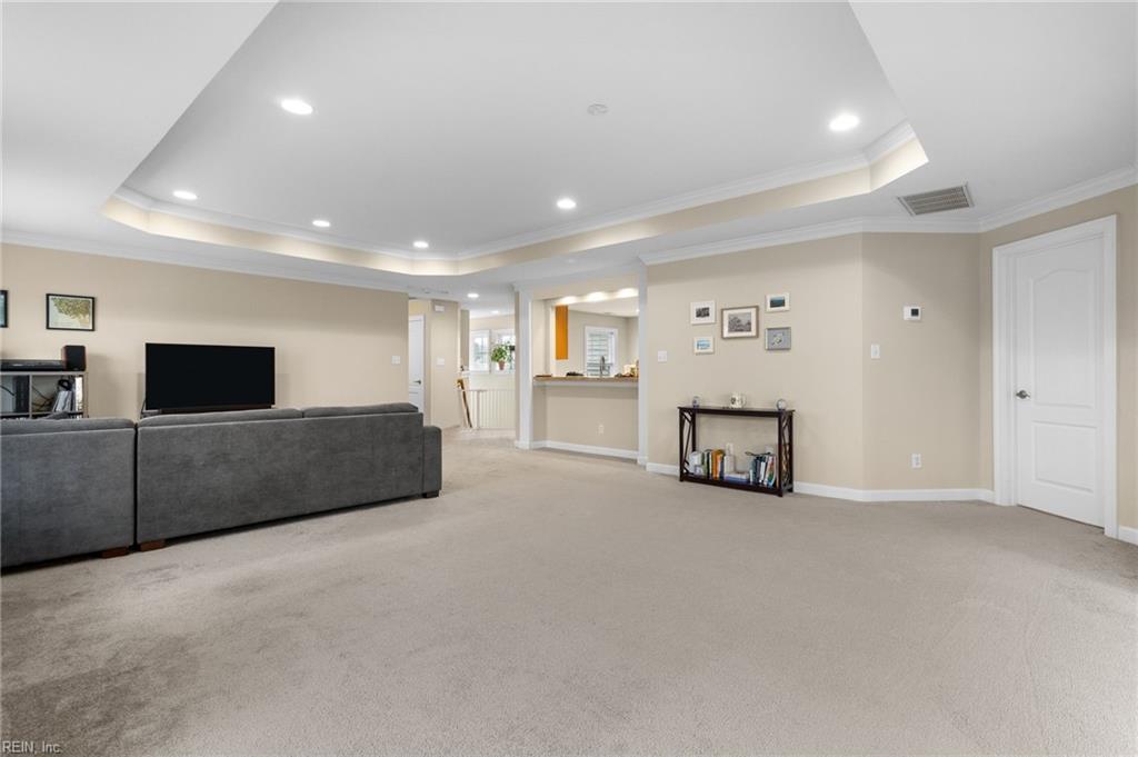 5585 Frog Pond LN
