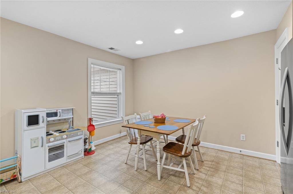 5585 Frog Pond LN