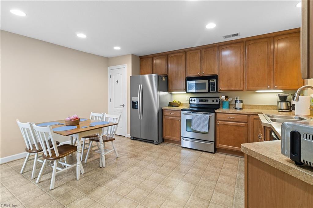 5585 Frog Pond LN